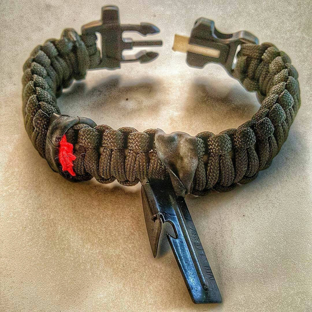 Camper Strap - Outdoor, Hike, & Kayak ready Survival Fire Starter Paracord Bracelet. Medium Tight fits 7" to 7.5" wrists /...
