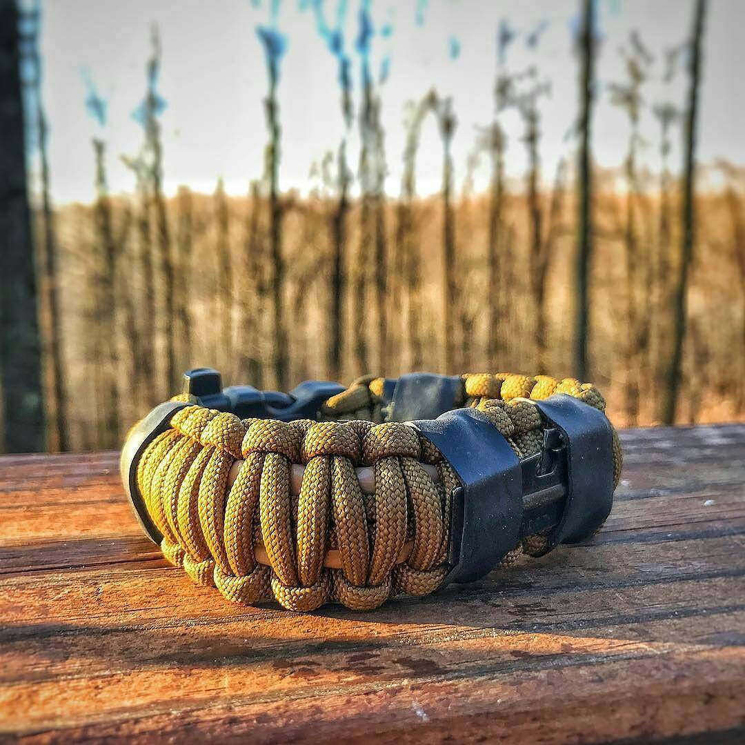 Camper Strap - Outdoor, Hike, & Kayak ready Survival Fire Starter Paracord Bracelet. Medium Tight fits 7" to 7.5" wrists /...