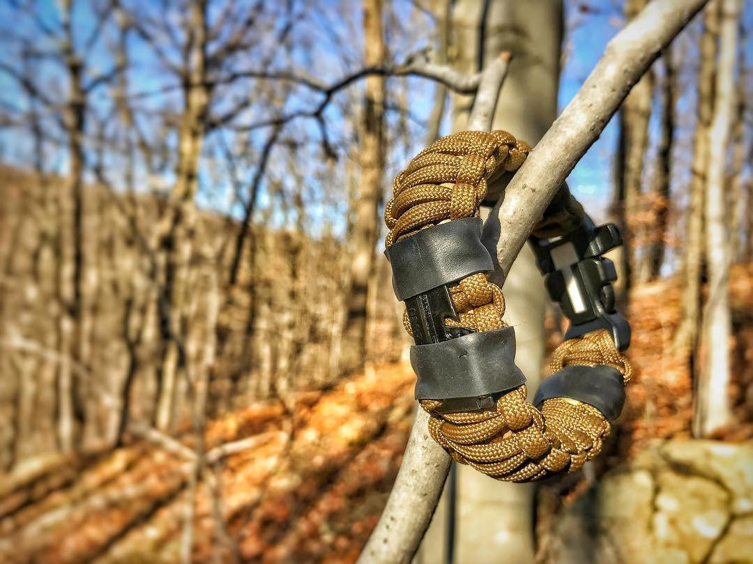 Camper Strap - Outdoor, Hike, & Kayak ready Survival Fire Starter Paracord Bracelet. Medium Tight fits 7" to 7.5" wrists /...