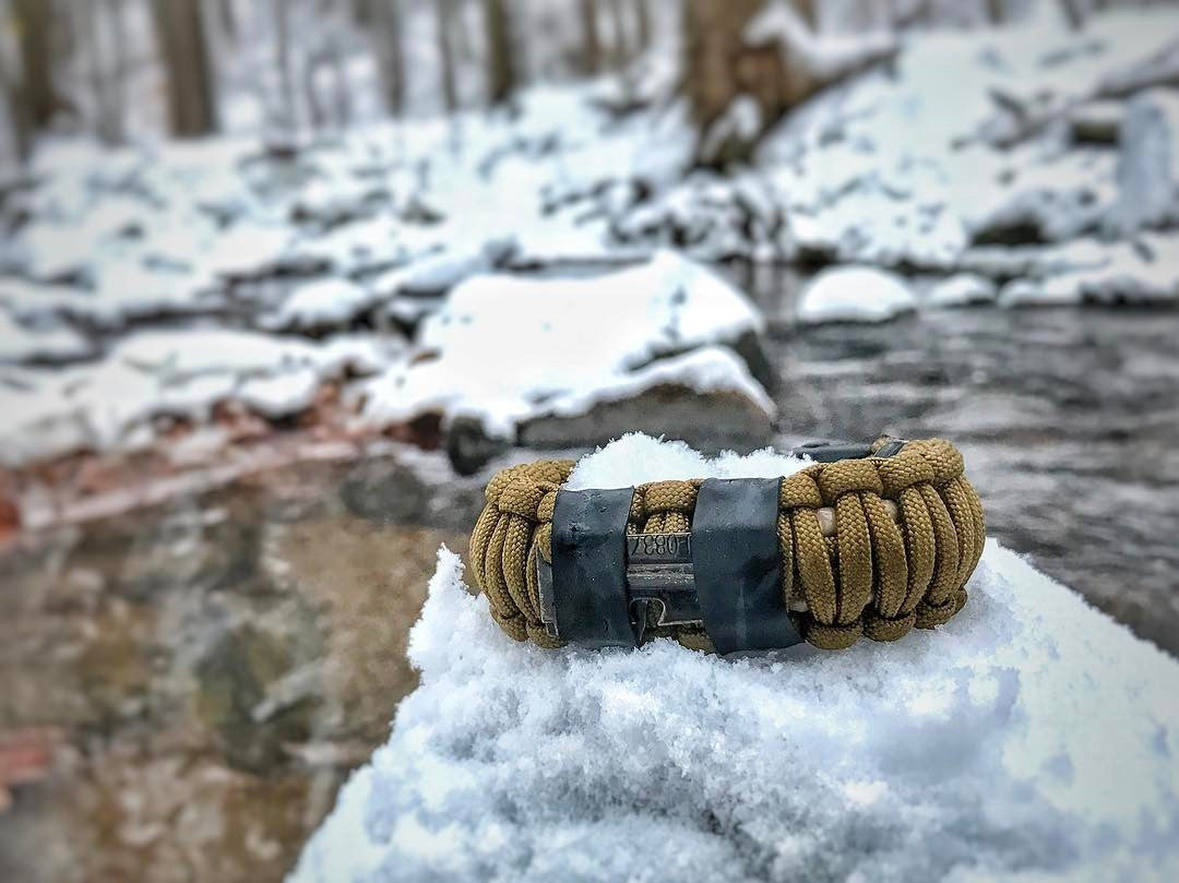 Camper Strap - Outdoor, Hike, & Kayak ready Survival Fire Starter Paracord Bracelet. Medium Tight fits 7" to 7.5" wrists /...