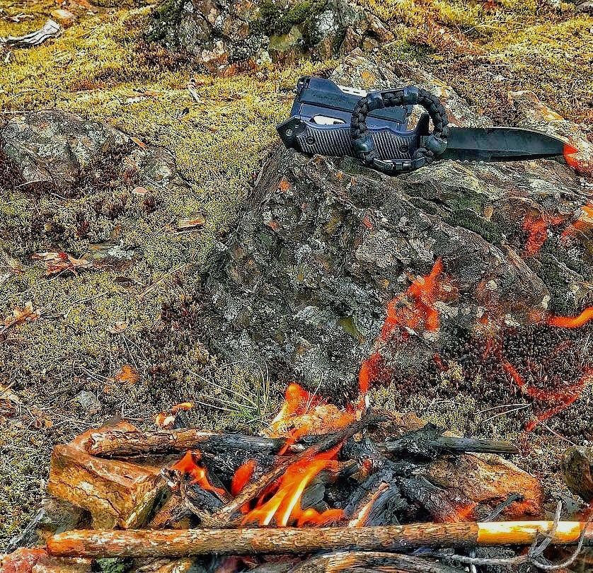 Camper Strap - Outdoor, Hike, & Kayak ready Survival Fire Starter Paracord Bracelet. Medium Tight fits 7" to 7.5" wrists /...