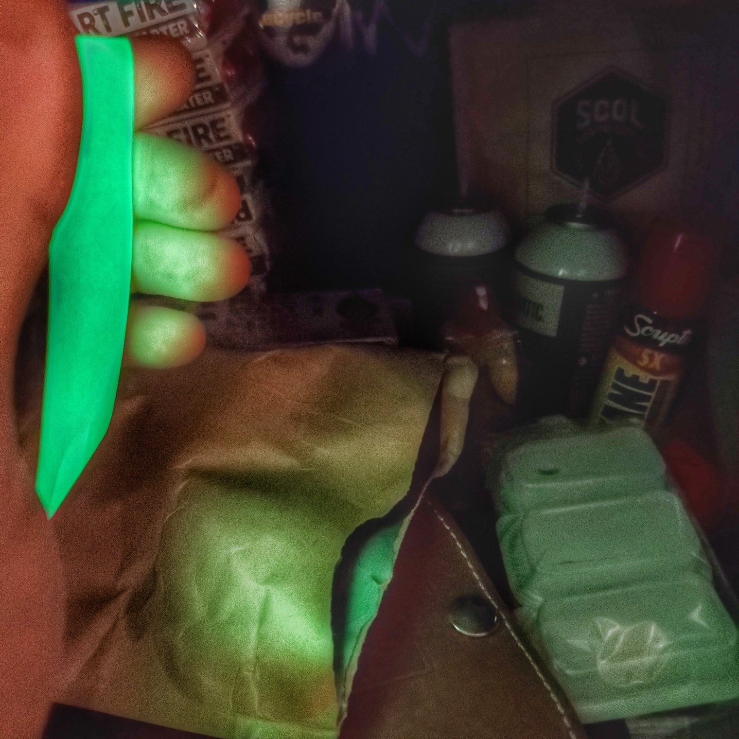 Sight Card - Field of Vision Amplifier for Signaling and Illumination