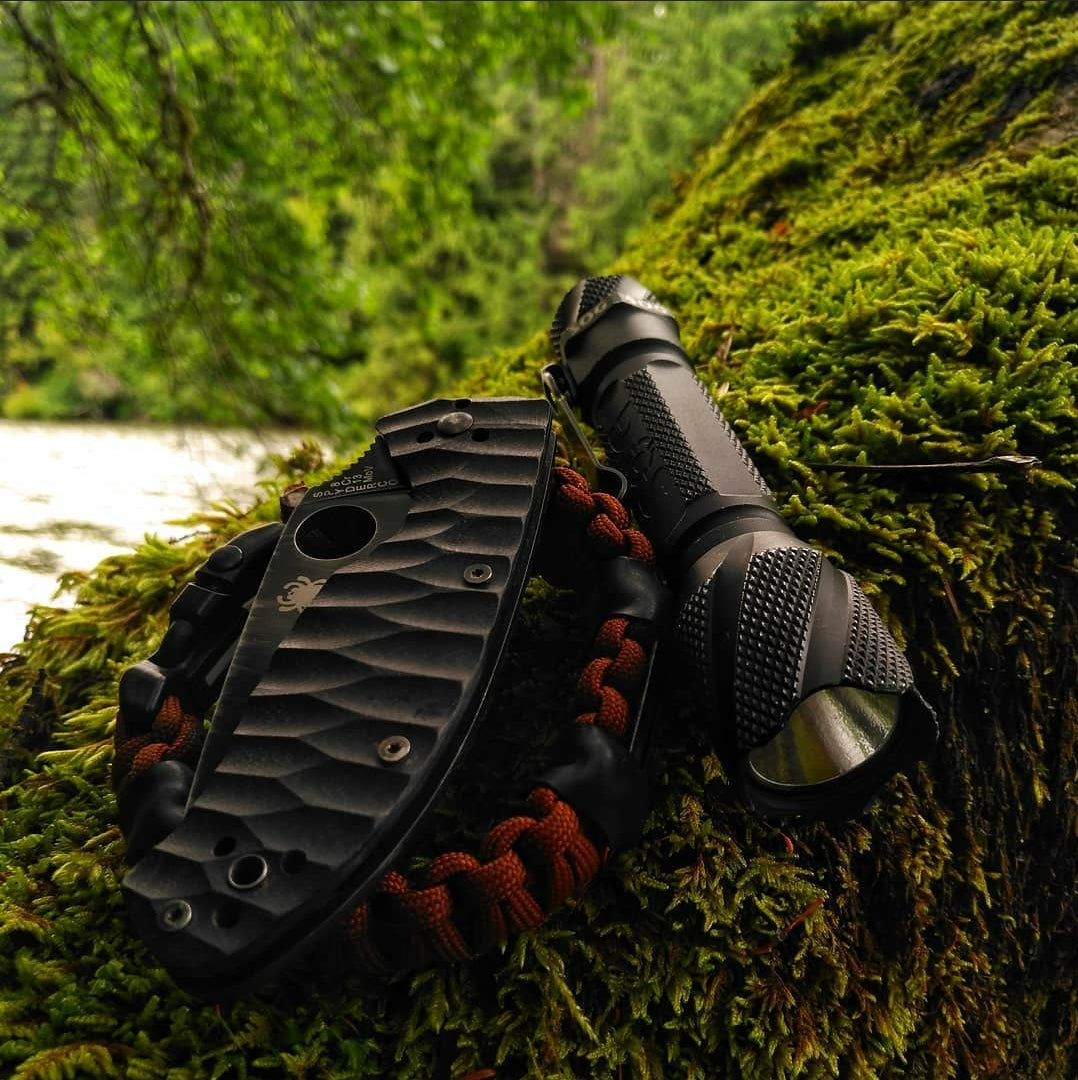 Camper Strap - Outdoor, Hike, & Kayak ready Survival Fire Starter Paracord Bracelet. Medium Tight fits 7" to 7.5" wrists /...